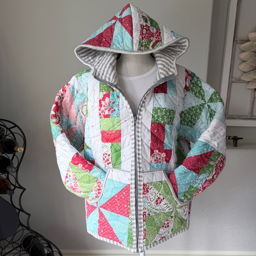 Hand Made Patchwork Christmas Winter Team Quilt Jacket with Hood Size M/L - Picture 3 of 14
